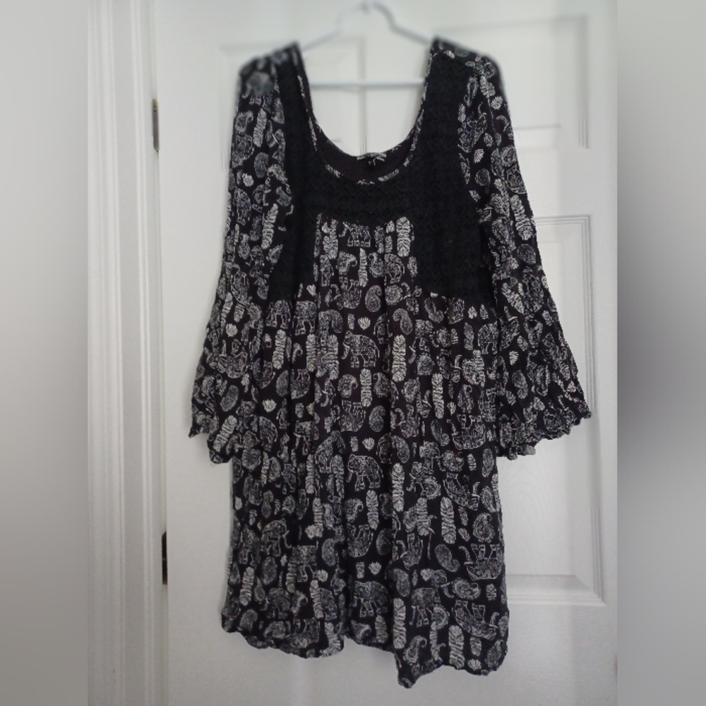 Alluson & Brittney Black and White Elephant & Shell Patterned Mini Dress